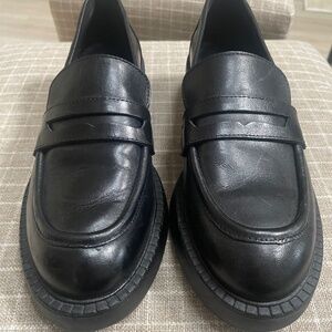 Also black leather loafers